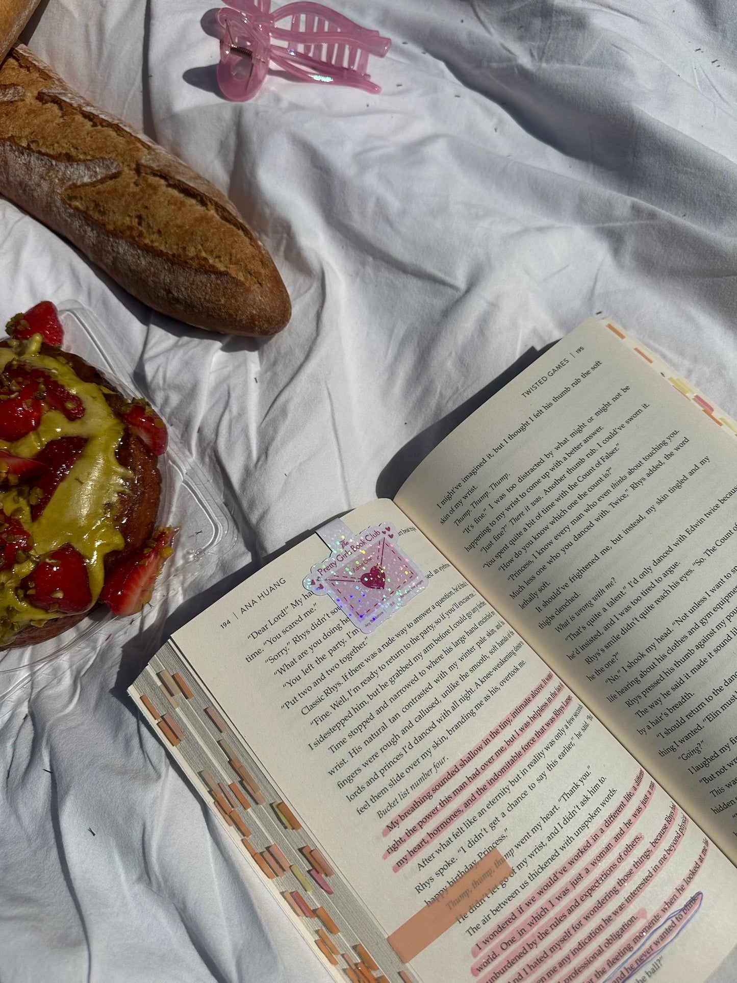 The pretty girls book club - sparkling magnetic bookmark