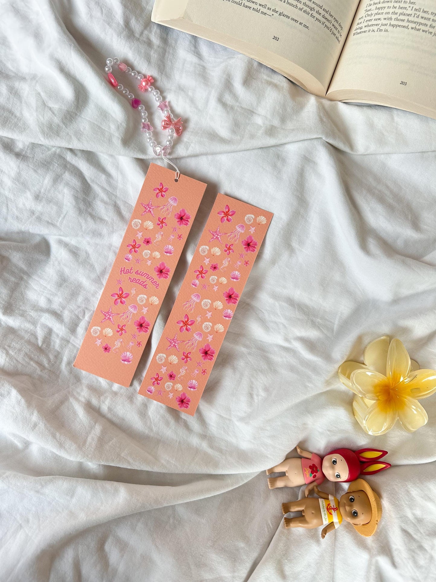 Hot summer reads bookmark