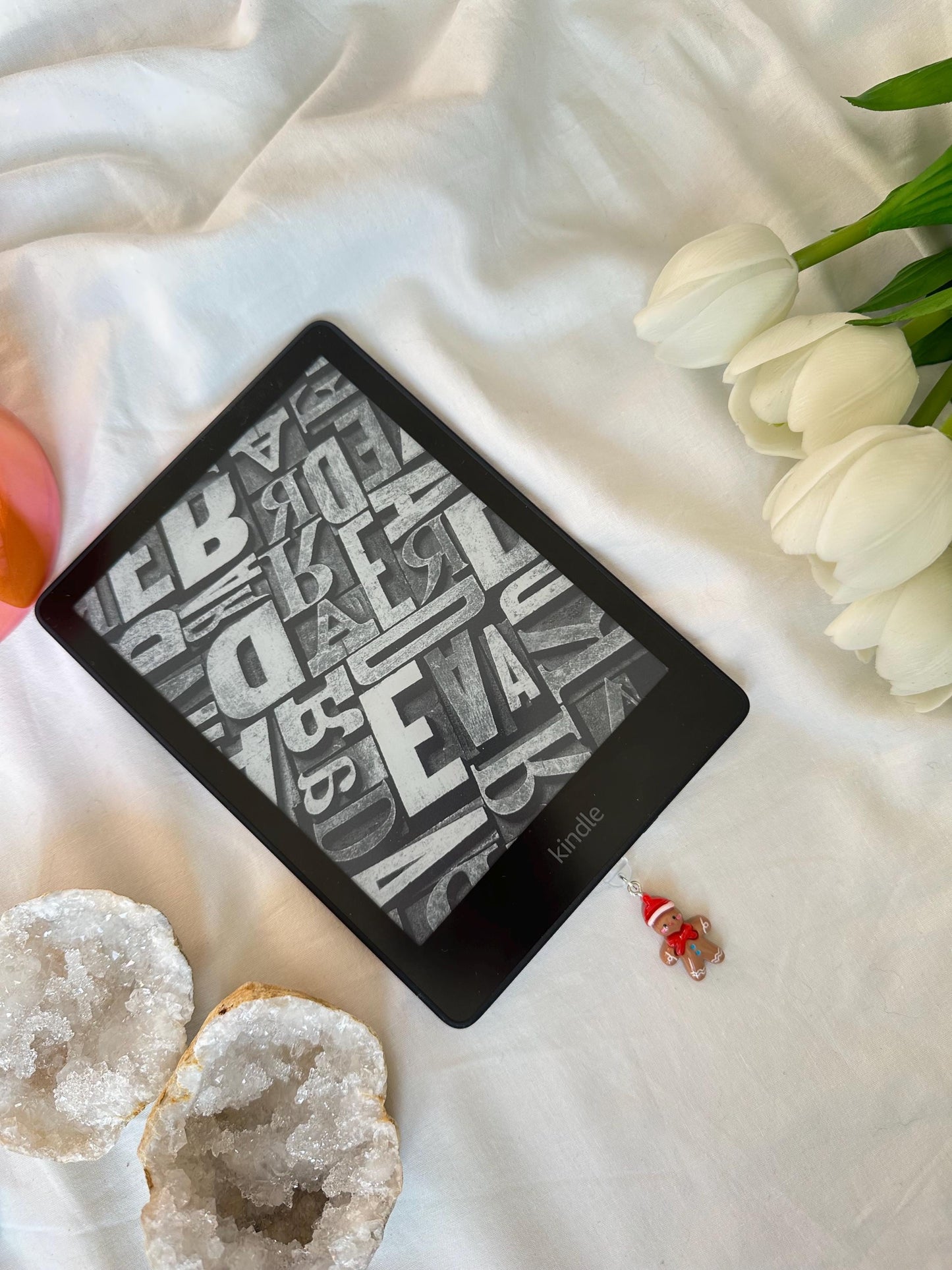 Gingerbread man Kindle plug