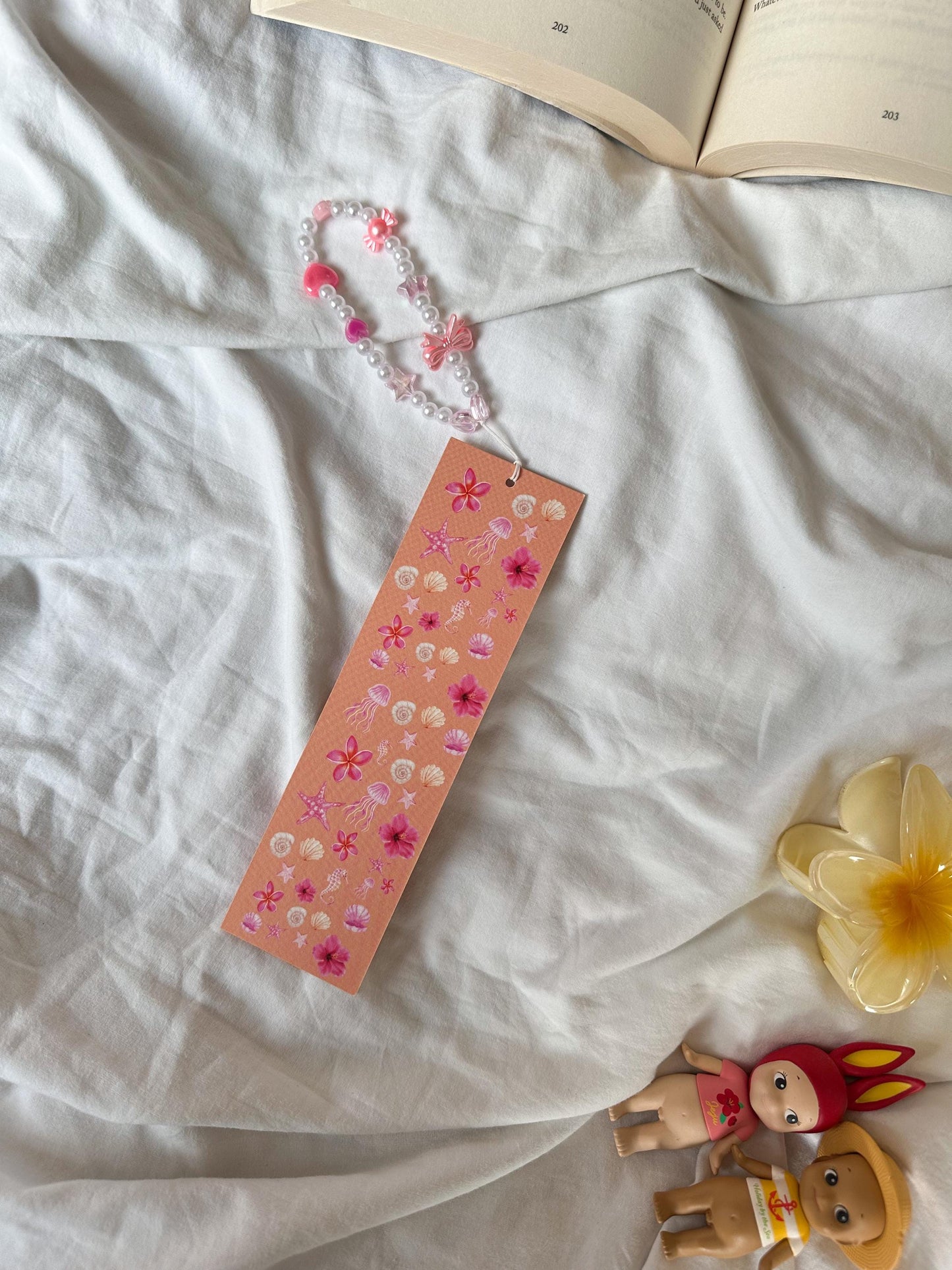 Hot summer reads bookmark