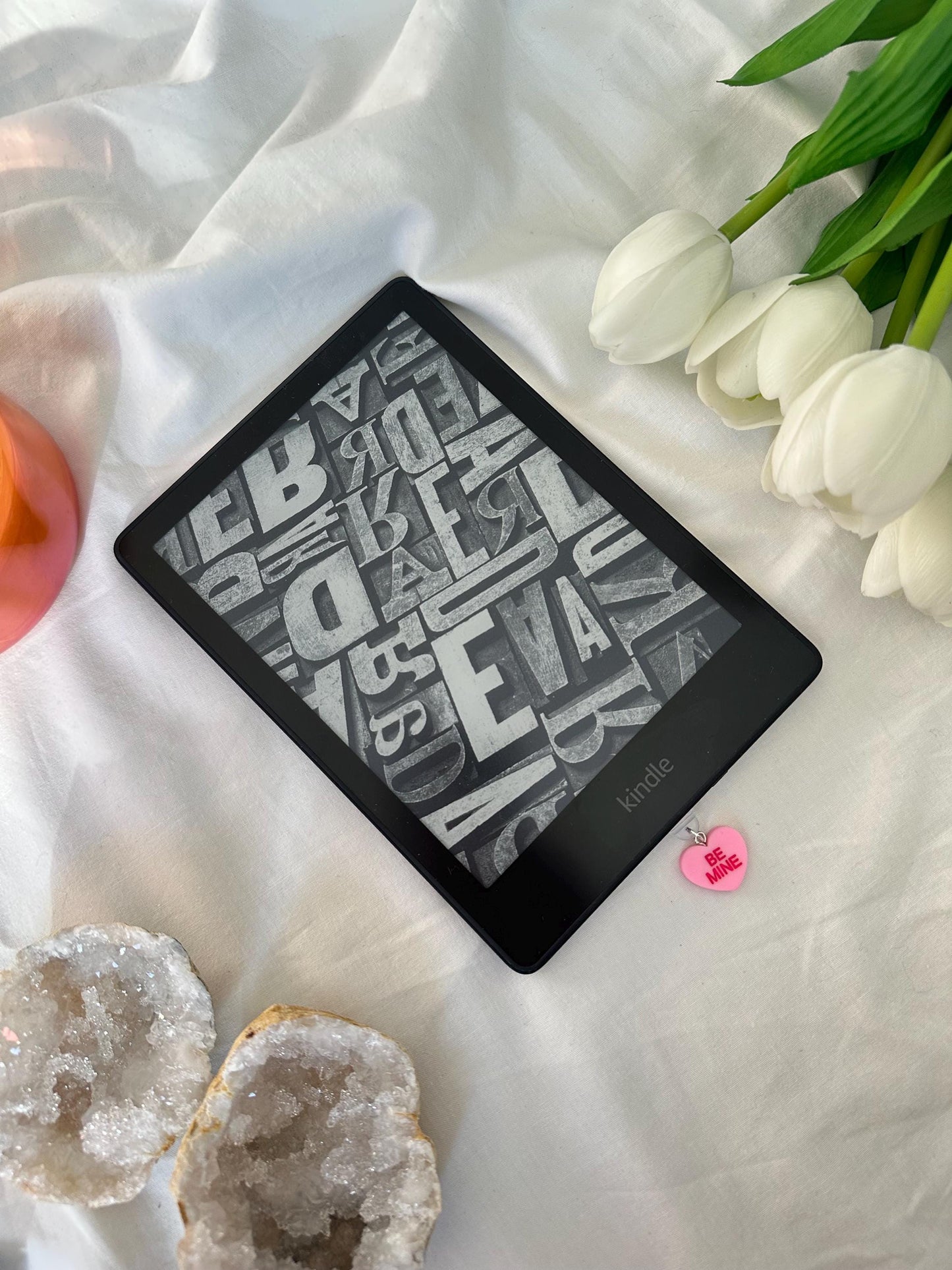 Candy heart charm Kindle plug