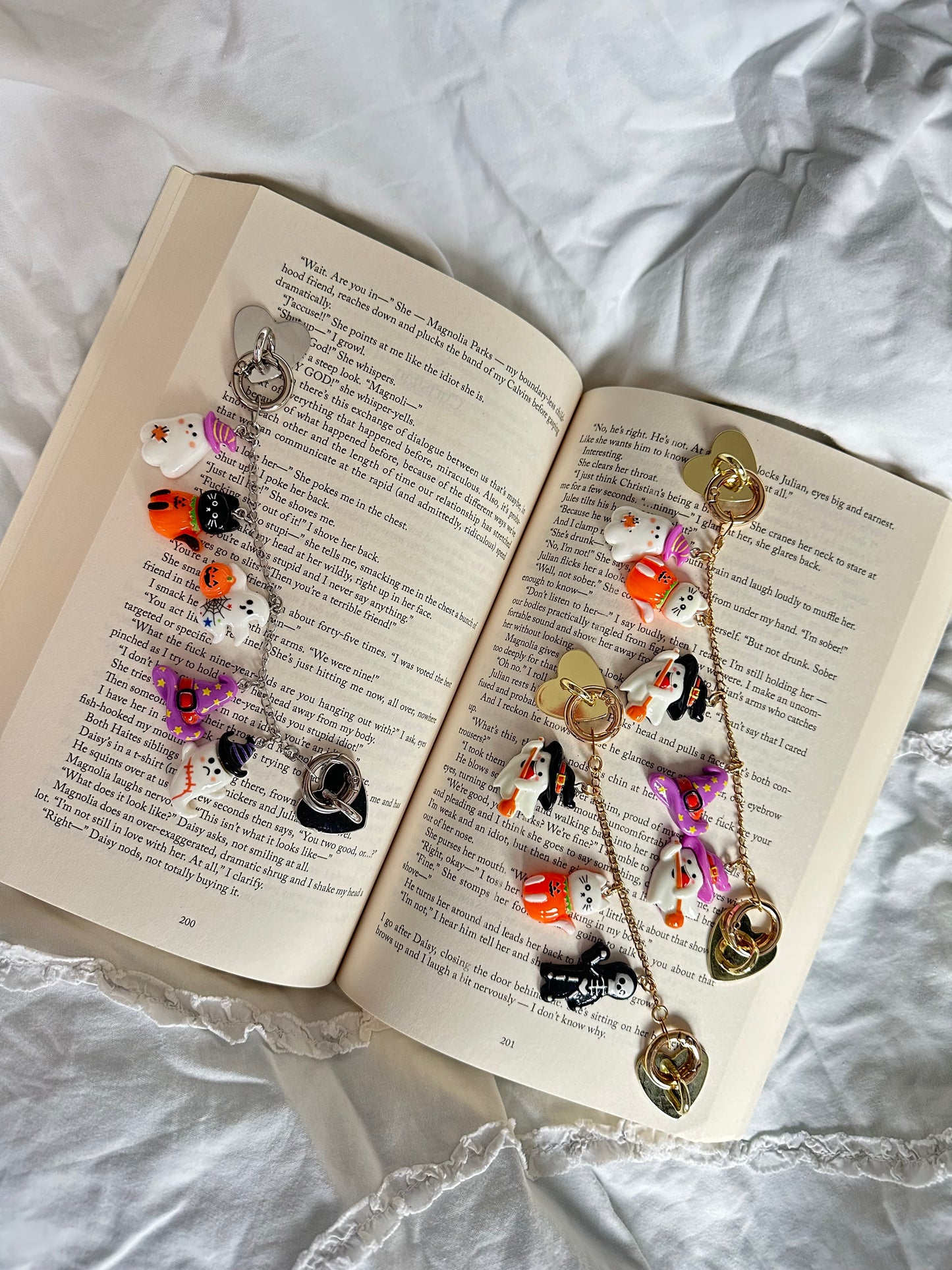 Kindle/Kobo double charm chain - Happy Halloween