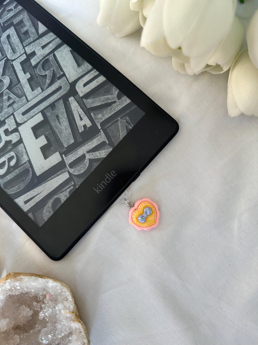 Coquette heart Kindle plug