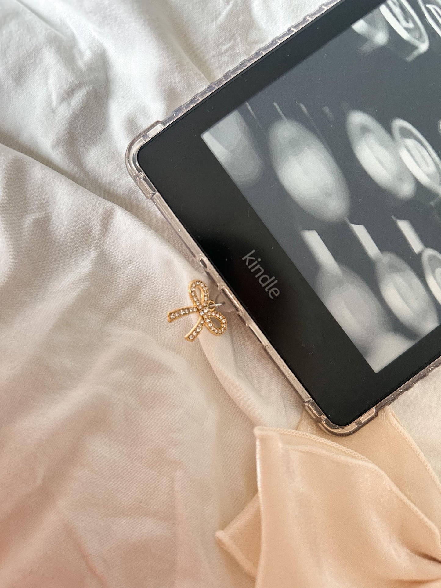 Diamond bow gold or silver Kindle plug