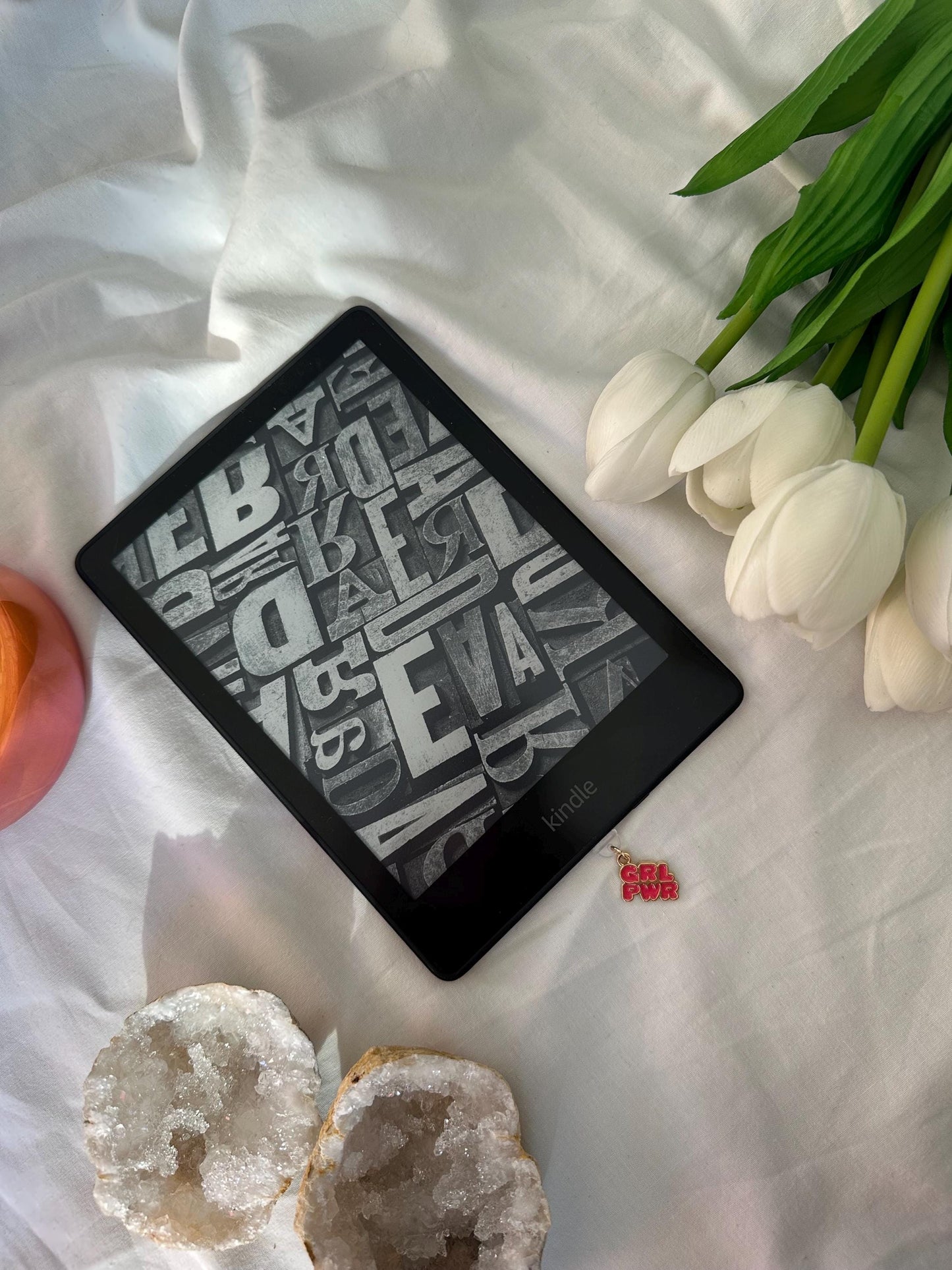 Girlpower Kindle plug