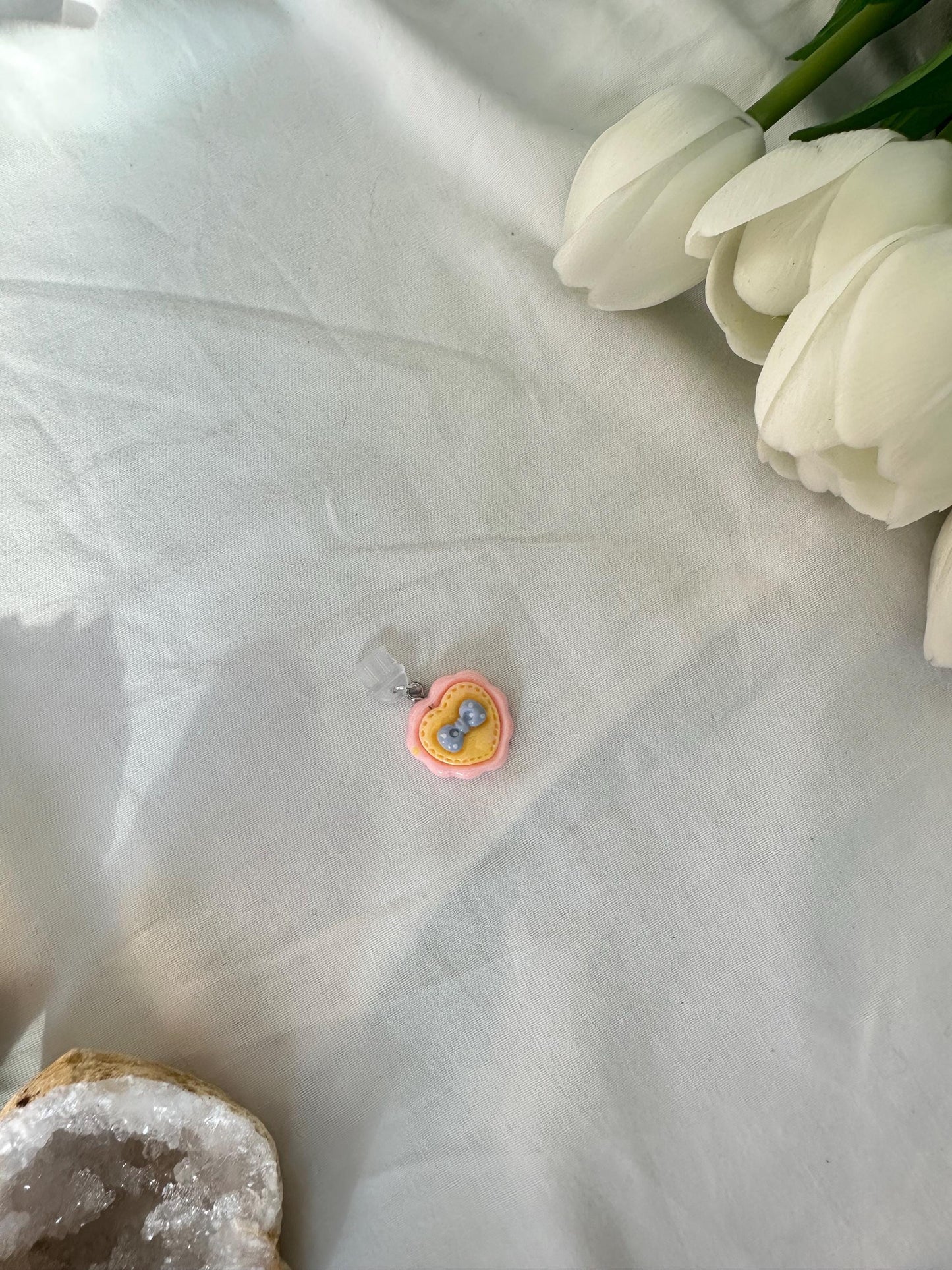 Coquette heart Kindle plug