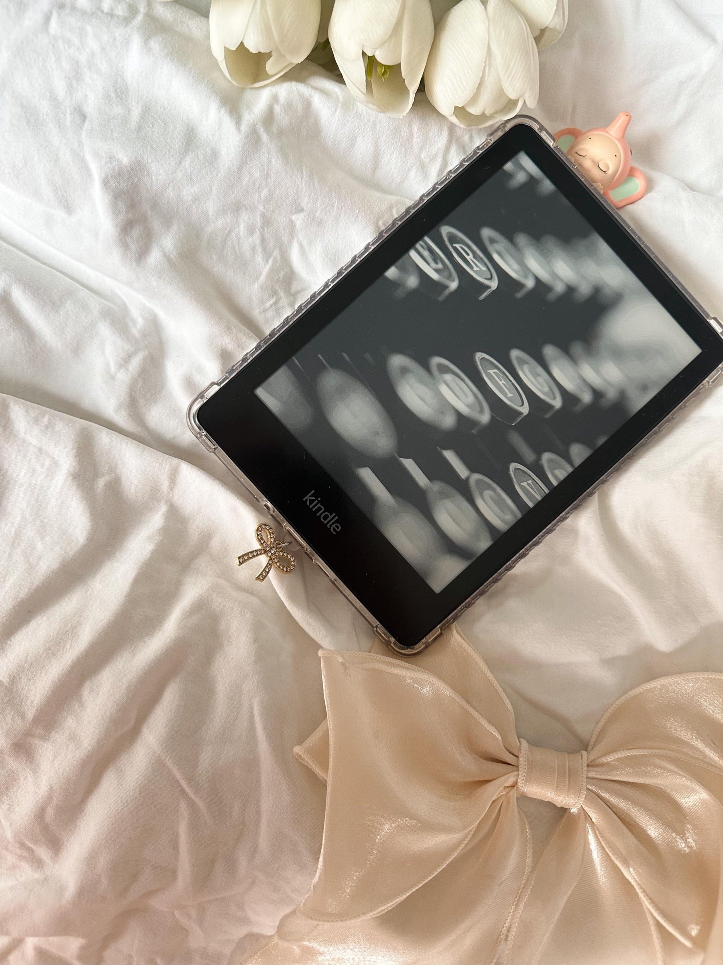 Diamond bow gold or silver Kindle plug