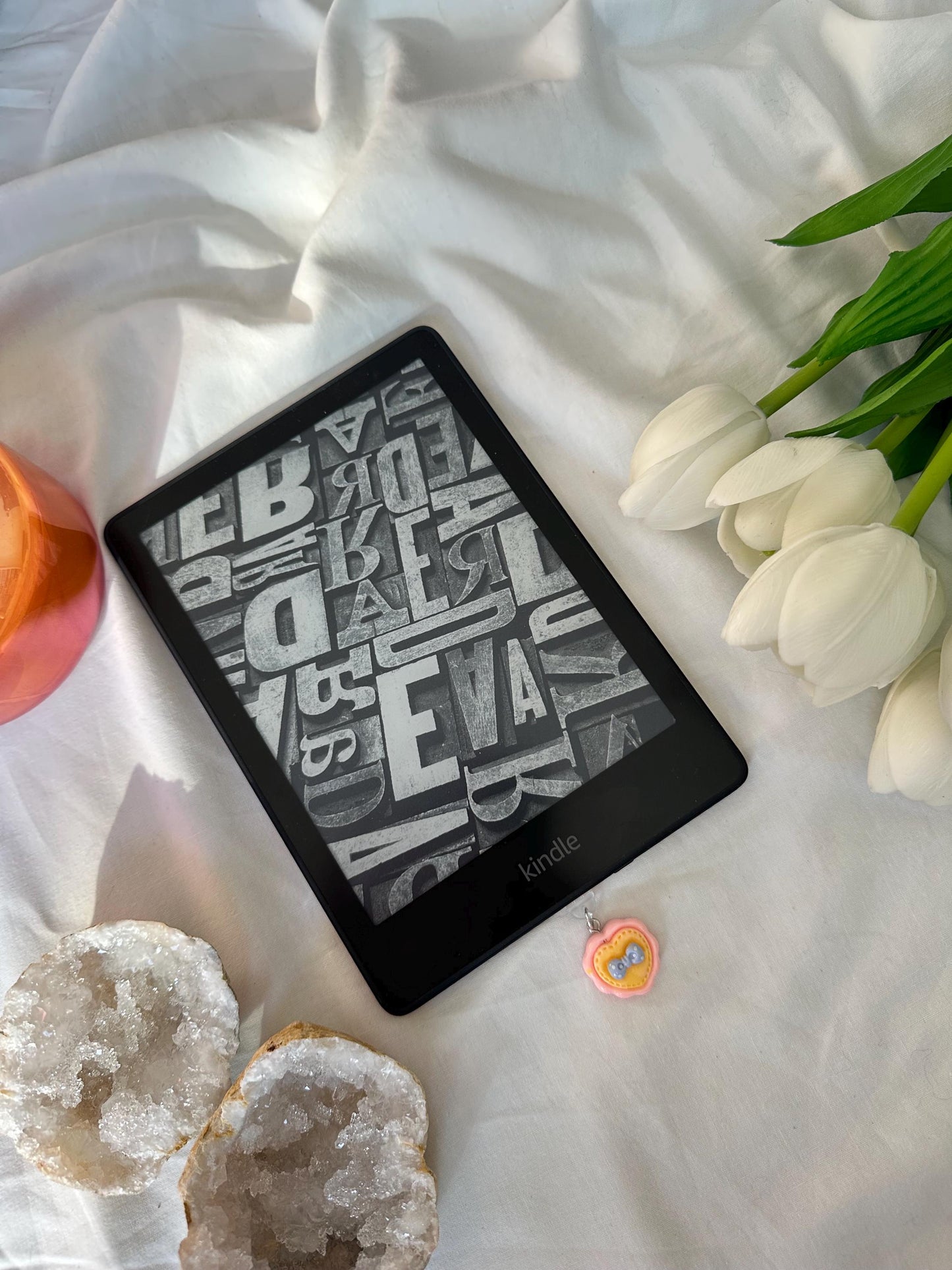 Coquette heart Kindle plug